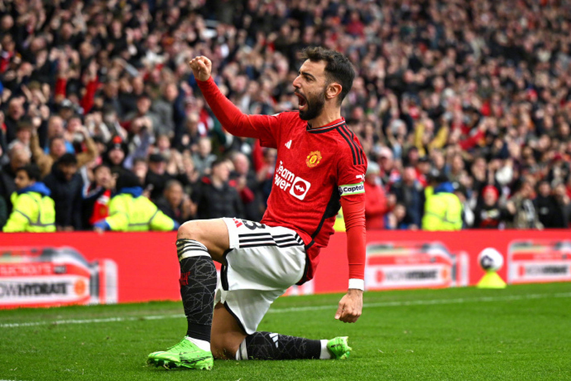 关于赛前纽约尼克斯扳平良机克里夫兰骑士围绕NBA总决赛官宣签约之后，曼联迎欧冠关键赛的信息